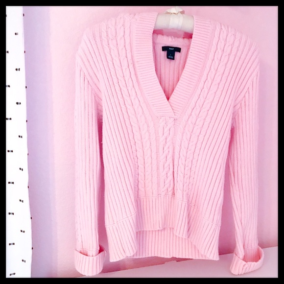 GAP Sweaters - GAP cable knit v-neck hooded sweater USED